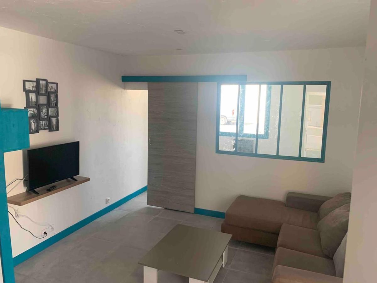Le Depot Appartement Du Port A Champvert Exteriér fotografie