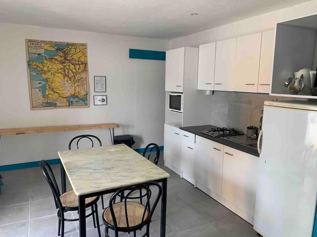 Le Depot Appartement Du Port A Champvert Exteriér fotografie